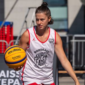 Claire Parisi – Bordeaux Ballistik